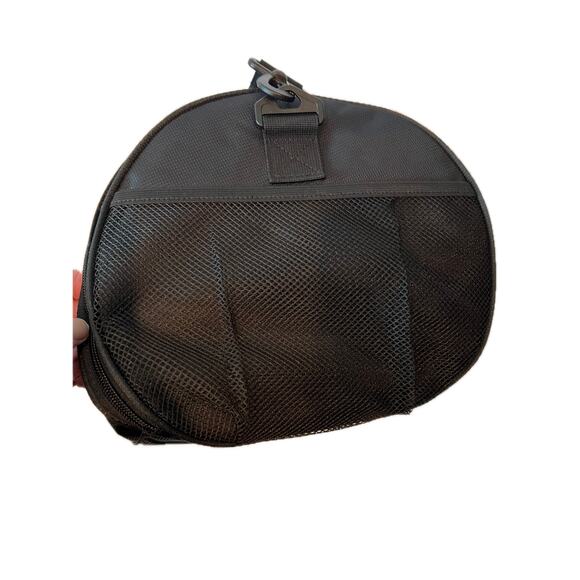 The Street Black Duffel Bag 16"x10"x10" Zipped - Picture 5 of 6